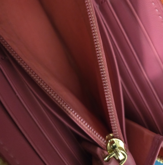 MCM Milla Grained Red Leather Zipped Wallet Card Holder (EXCELLENT CONDITION - Picture 2 of 12